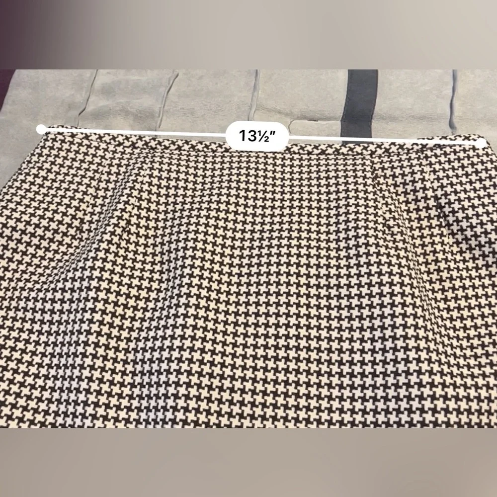 Stylish Houndstooth Coat, Skirt, and Pant Suit (3 Pieces), Size 8 - Picture 11 of 13